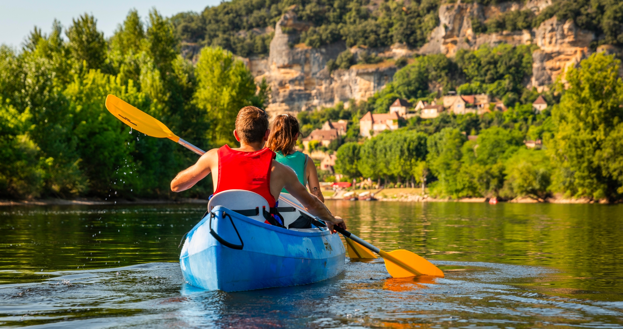 Canoeing beneath the Dordogne's châteaux